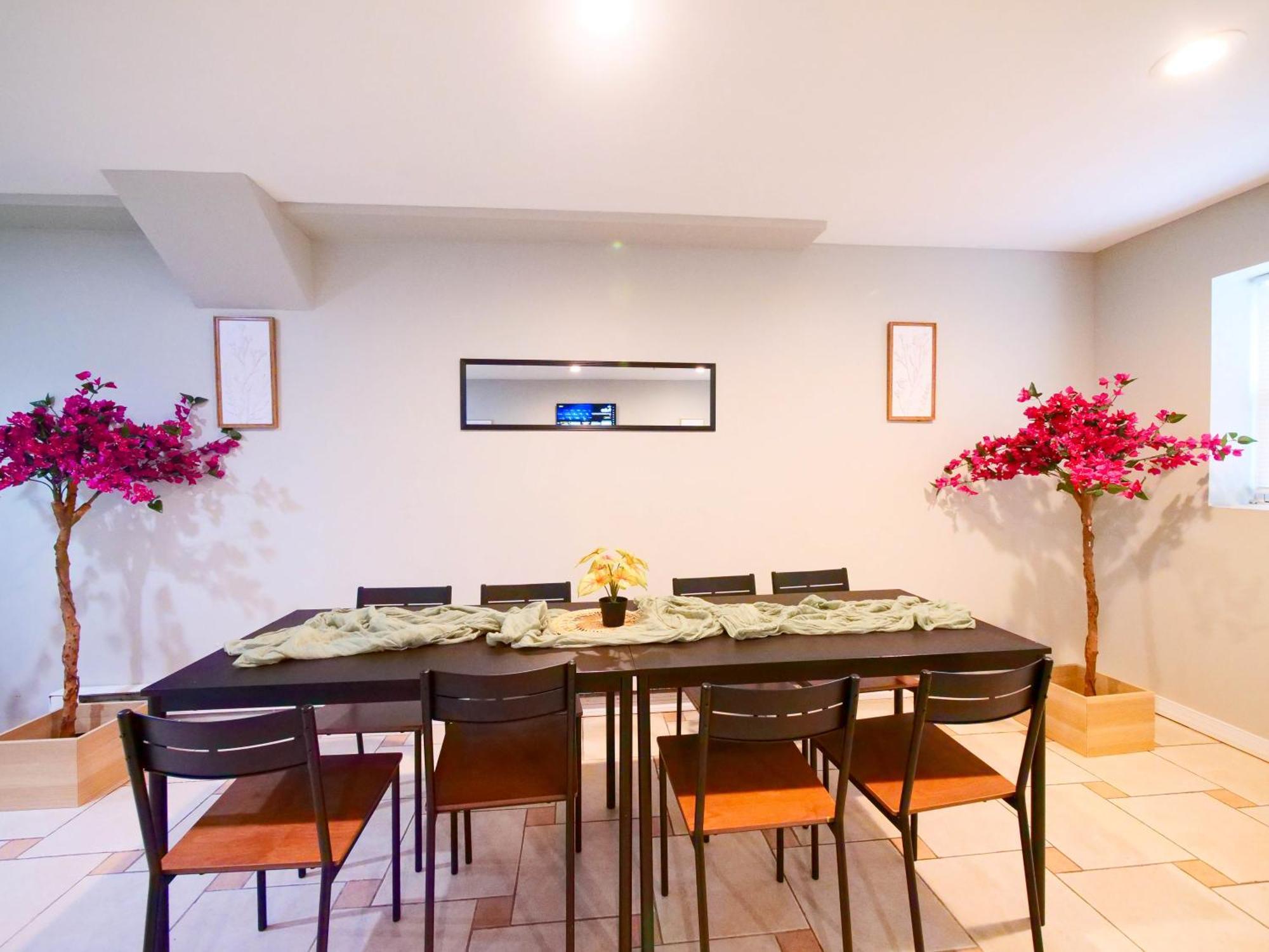 Mins To Nyc Spacious 2 Bedroom Apartment *