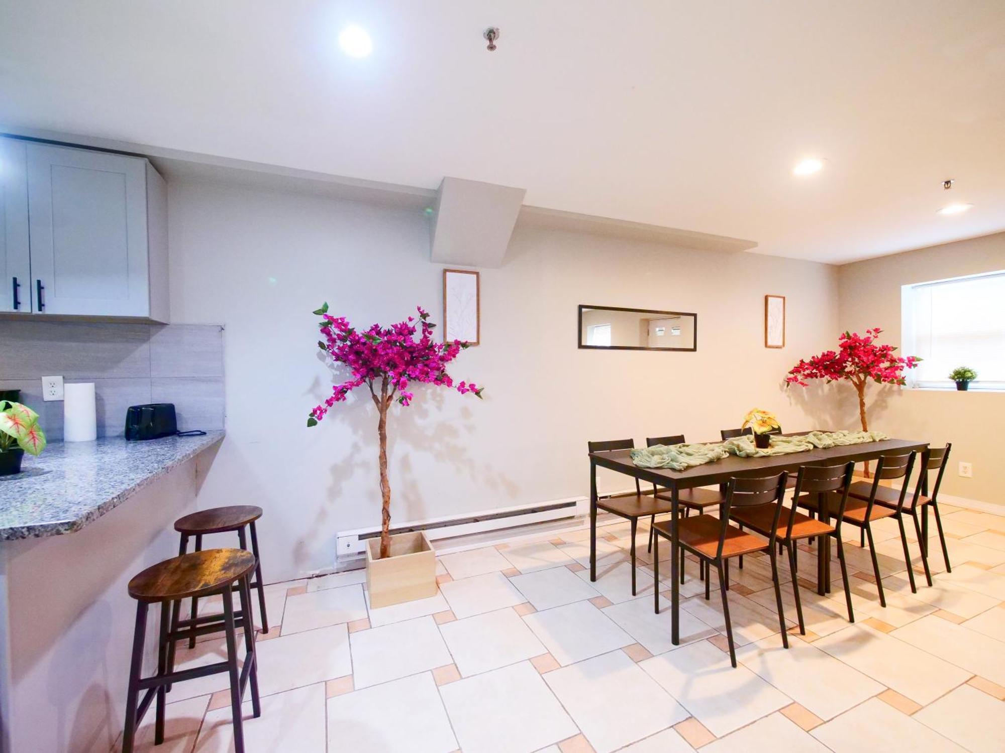 Mins To Nyc Spacious 2 Bedroom Apartment *